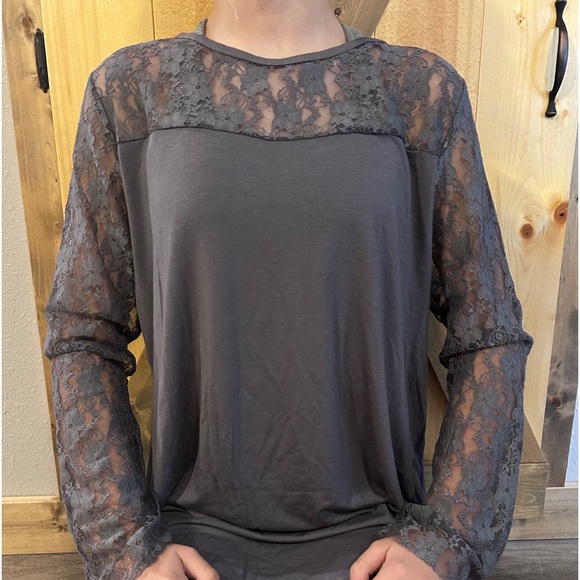 Grace & Emma Tops - Brand new women’s Grace & Emma size small
